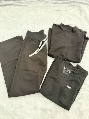 Figs Woman’s Black Scrub Pants with Drawstring + 2 tops